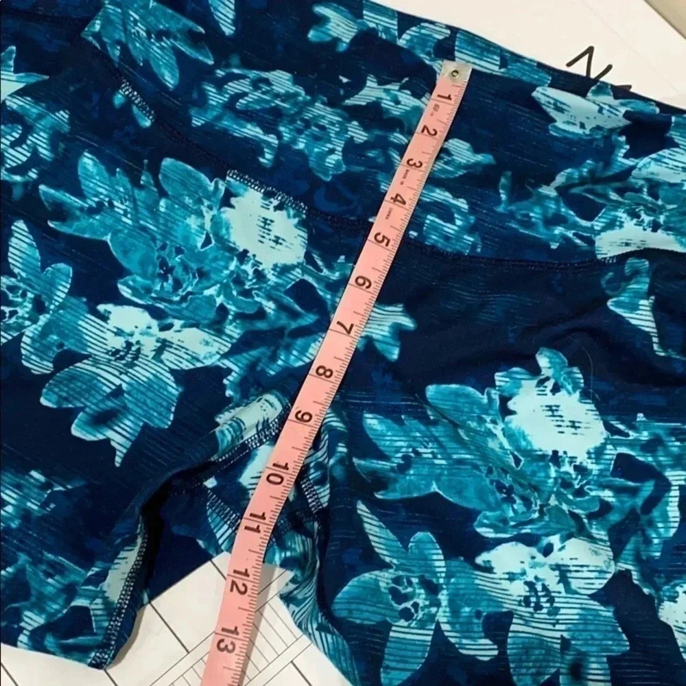 Old Navy Active Capri pants - Picture 6 of 6